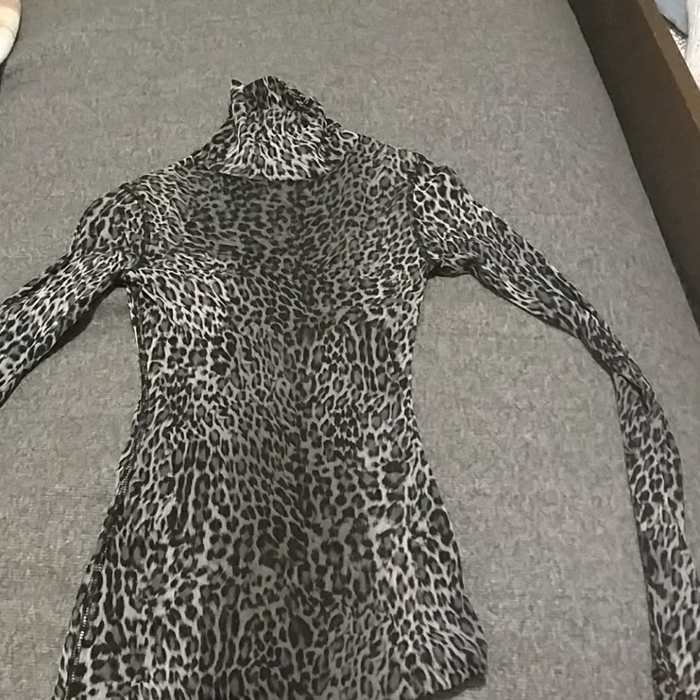 Top light bit see through blk leooard print
